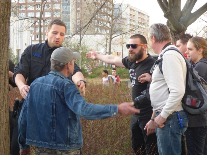 Er wirkte leicht aggressiv. Die Ordnungshüter griffen ein. Foto: Lucas Böhme