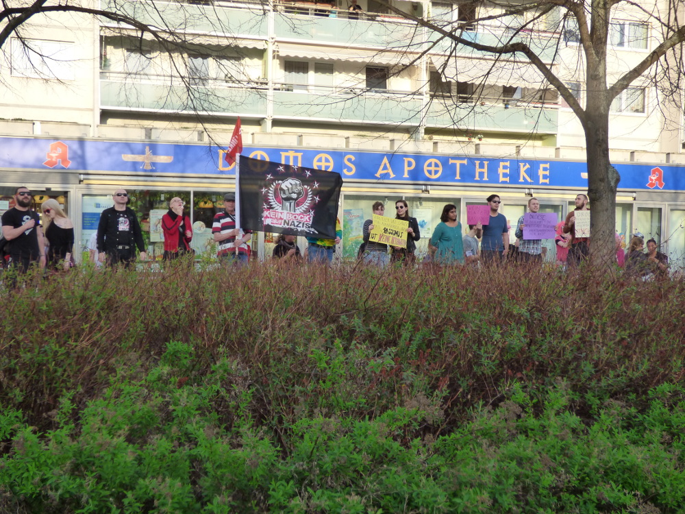 Gegendemonstranten protestierten in Hör -und Sichtweite des AfD-Treffs. Foto: Lucas Böhme