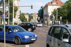 Kfz-Verkehr in der Georg-Schumann-Straße. Foto: Ralf Julke