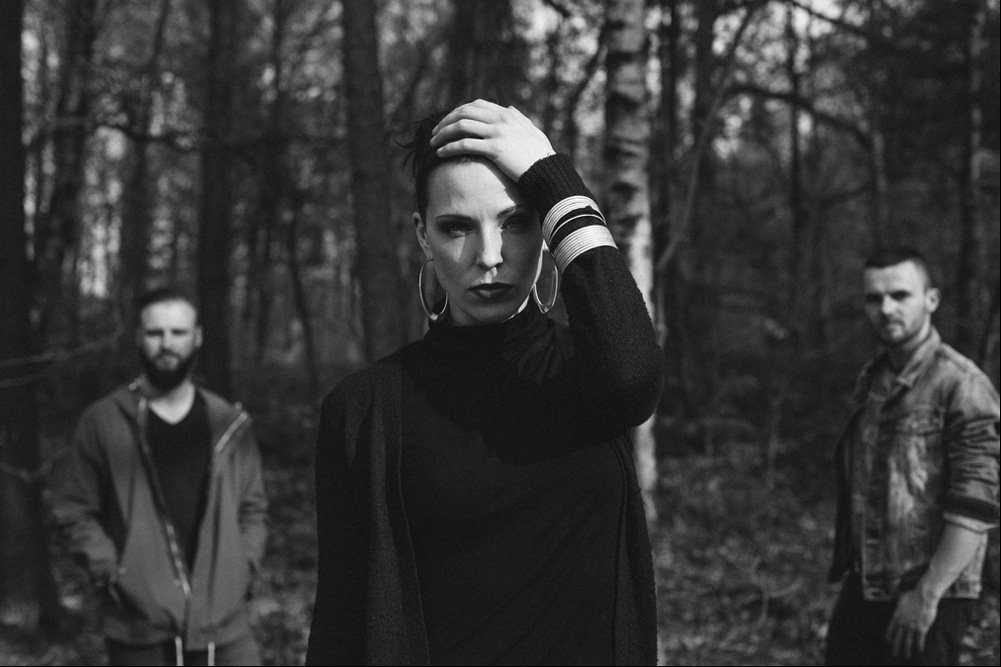 Far or Near. Promo-Foto