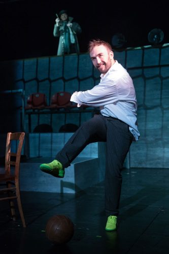 Dieser Linksaußen spielt jetzt immer. Foto: Tom Schulze