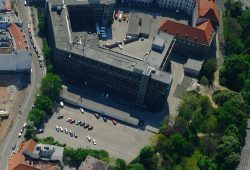 Gesamtübersicht über den Matthäikirchhof: rechts oben die "Runde Ecke", Bildmitte der Stasi-Neubau, unten der Große Blumenberg. Foto: Henry Pfeifer, profiluftbild