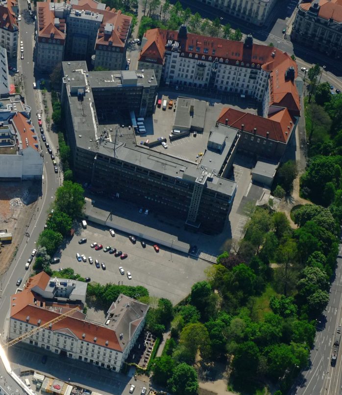 Gesamtübersicht über den Matthäikirchhof: rechts oben die "Runde Ecke", Bildmitte der Stasi-Neubau, unten der Große Blumenberg. Foto: Henry Pfeifer, profiluftbild