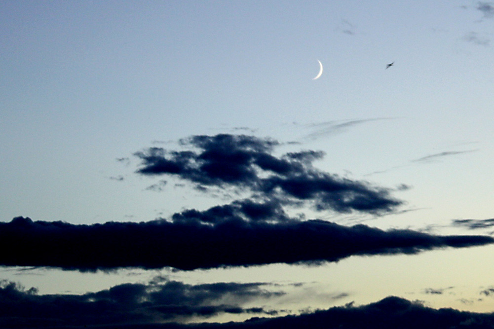 Zumindest hat man dann Zeit, die Mondsichel zu betrachten ... Foto: Ralf Julke