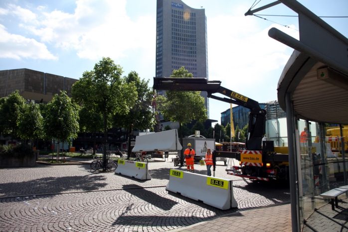 Auch das war der Kirchentag: Der Augustusplatz wird dichtgemacht. Foto: L-IZ.de