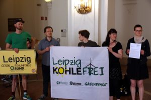 Das Bündnis kurz vor der Briefübergabe im Neuen Rathaus am 17. Mai 2017. Foto: L-IZ.de