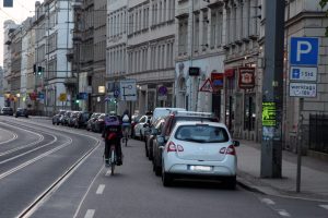Die Innere Jahnallee im jetzigen Zustand. Wenn jetzt noch eine Autotür aufgeht ... Foto: LZ
