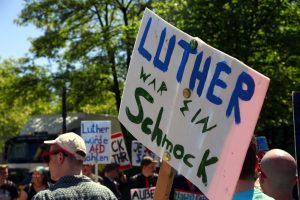 DIE-PARTEI-Demo: „Luther war ein Schmock“. Foto: Alexander Böhm