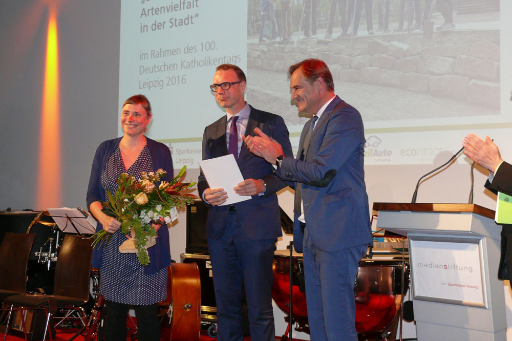 Martina Neumann, Fachbereichsleiterin „Grüne Stadtgestaltung“, Ökolöwe – Umweltbund Leipzig e.V., Dr. Martin Stauch, Geschäftsführer des Katholikentages, Burkhard Jung, Oberbürgermeister Leipzig. Foto: Ökolöwe - Umweltbund Leipzig e.V.