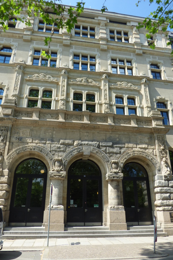 Eingang des Leipziger Amtsgerichts. Foto: Lucas Böhme