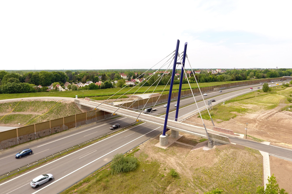 Blick auf die neue Pylonbrücke. Foto: LMBV / Martin Klindtworth