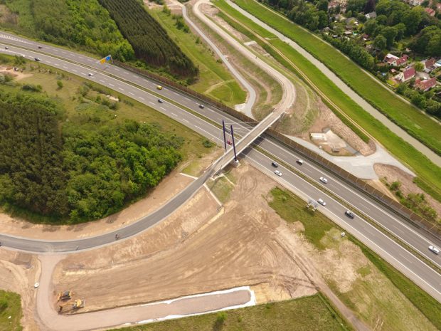 Blick auf die neue Pylonbrücke. Foto: LMBV / Martin Klindtworth
