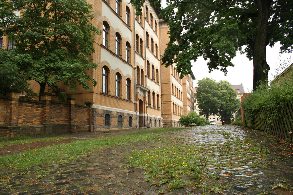 Der kleinere, westliche Schulhof der Apollonia-von-Wiedebach-Schule. Foto: Ralf Julke