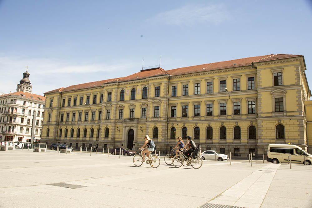 Landgericht Leipzig und Sitz des Verfassungsgerichtshofes Sachsen an der Harkortstraße. Foto: Martin Schöler