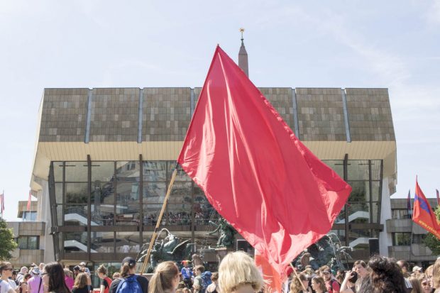 Demonstration des Bündnisses "Lernfabriken... meutern!" am 21. Juni 2016 in der Leipziger Innenstadt. Foto: Martin Schöler