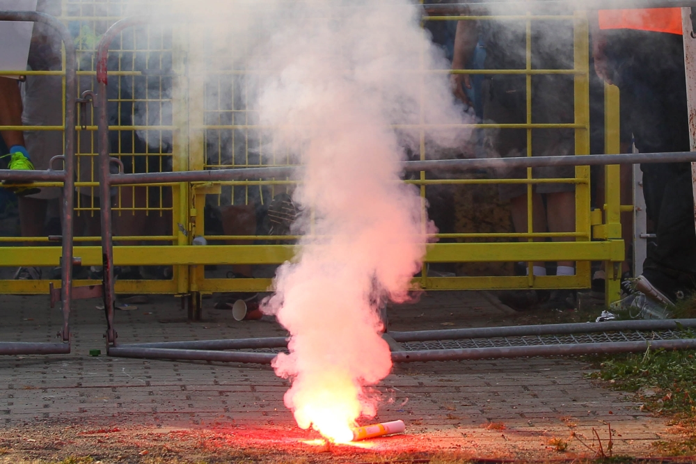 Ein Feuerwerk der im Stadion unerwünschten Art. Foto: Jan Kaefer