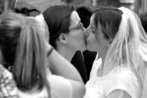 Endlich! Ehe für alle, auch eine Forderung auf dem CSD 2017. Foto: Diana Freydank