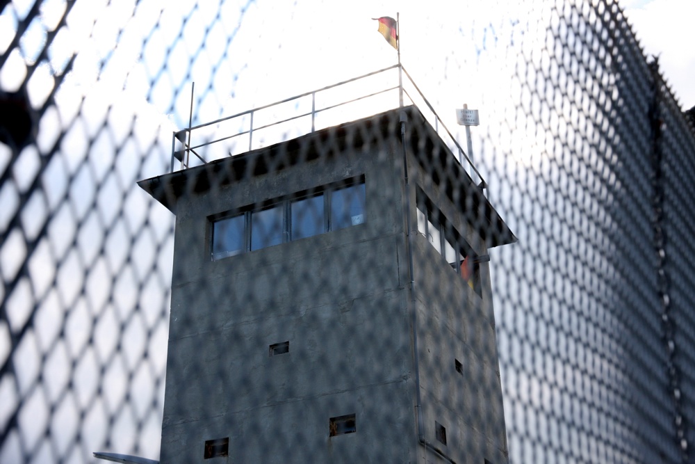 Ein ehemaliger DDR-Grenzturm als Menetekel im Thüringisch-Niedersächsischen Niemandsland. Foto: L-IZ.de