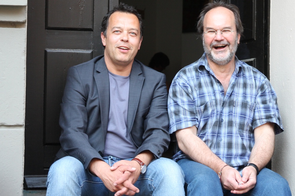 Franz Sodann (MdL, Die Linke) und sein Gast Ronald Blaschke am 31. Mai 2017 gemeinsam für das bedingungslose Grundeinkommen vor dem Bürgerbüro in der Mariannenstraße. Foto: Michel Freitag