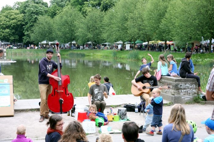 Musik bei der &Ouml;kofete. Foto: L-IZ.de