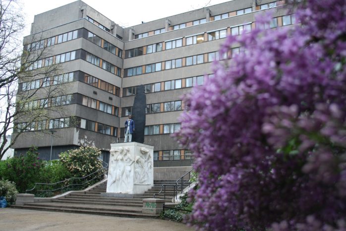 Aufgang zum Matthäikirchhof, wo das Forum für Freiheit und Bürgerrechte entstehen soll. Foto: Ralf Julke