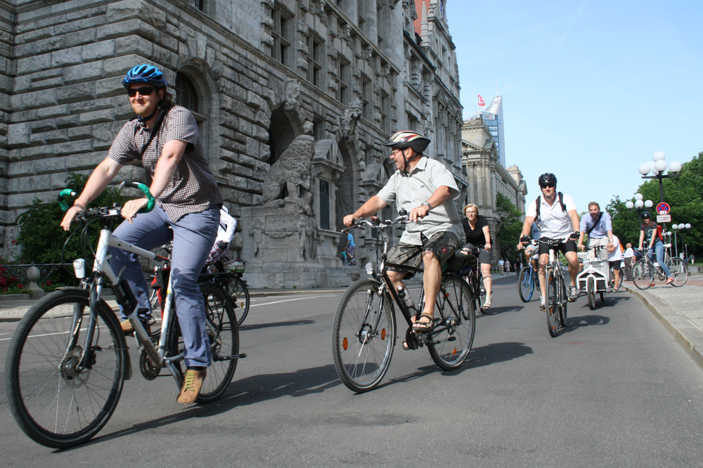 Start der Leipziger Gruppe am Neuen Rathaus. Foto: Ralf Julke