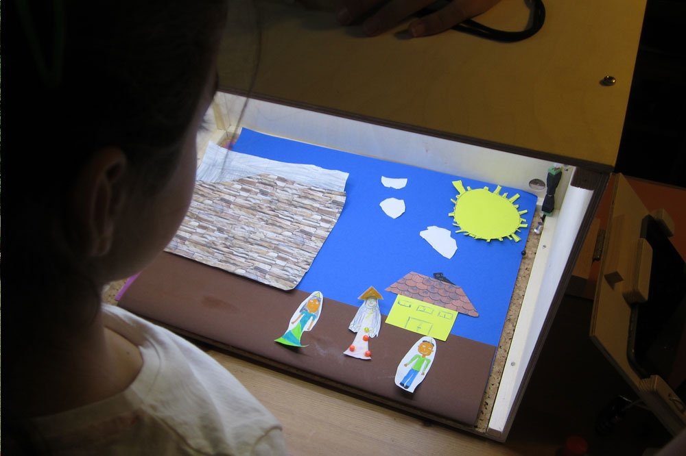 Aus vielen Einzelaufnahmen mit der Trickbox entsteht am Ende ein kurzer Trickfilm. Foto: UNIKATUM Kindermuseum