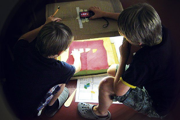 Aus vielen Einzelaufnahmen mit der Trickbox entsteht ein kurzer Trickfilm. Foto: UNIKATUM Kindermuseum