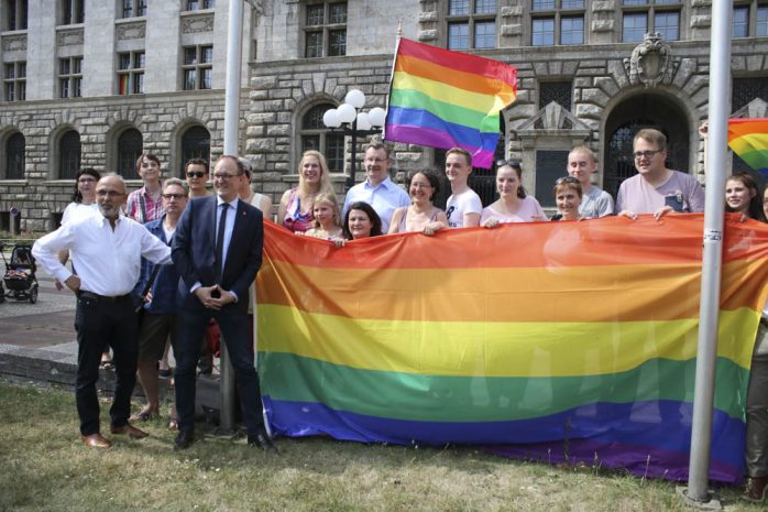 Auftaktveranstaltung des Christopher Street Day 2017 in Leipzig. Foto: Martin Schöler