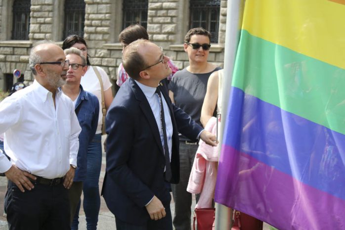 Auftaktveranstaltung des Christopher Street Day 2017 in Leipzig. Foto: Martin Schöler