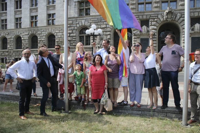 Auftaktveranstaltung des Christopher Street Day 2017 in Leipzig. Foto: Martin Schöler