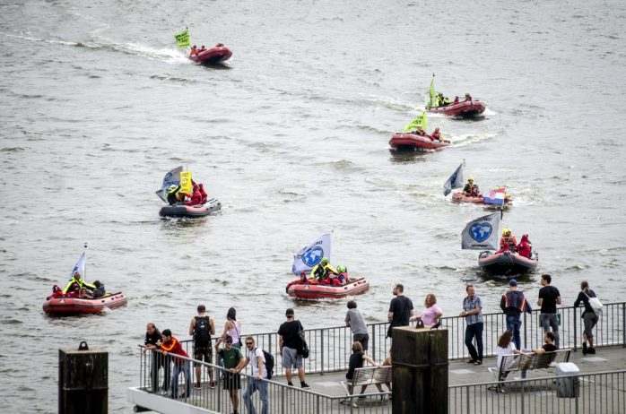 Greenpeace Boote im Hamburger Hafen. Foto: Tim Wagner