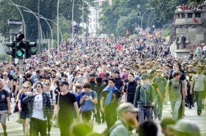 Tausende demonstrieren am Nachmittag des 07.07. an den Landungsbrücken in Hamburg gegen G20. Foto: Tim Wagner