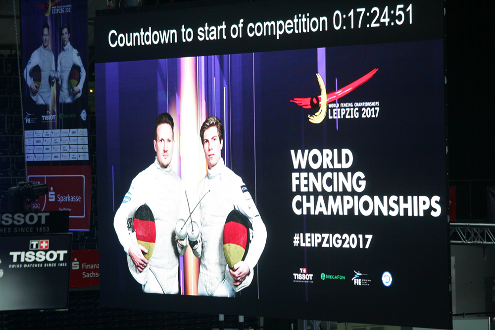 Auf der Video-Leinwand in der Arena wurden am Dienstag schon die Stunden heruntergezählt Foto: Sebastian Beyer
