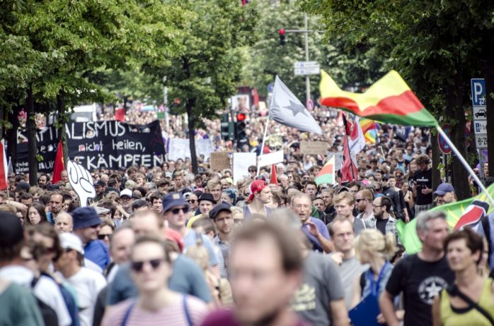 Kurz nach G20 spielten die Bilder der friedlichen Großdemonstration keine Rolle. Foto: Tim Wagner