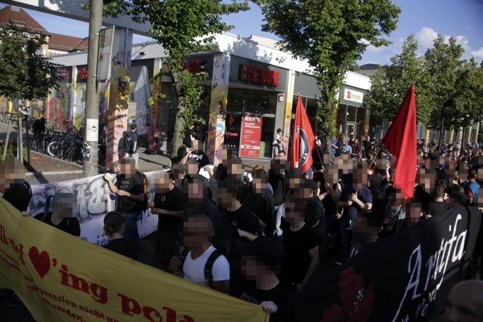 Knapp 300 Menschen nahmen an der Demonstration teil. Foto: Alexander Böhm