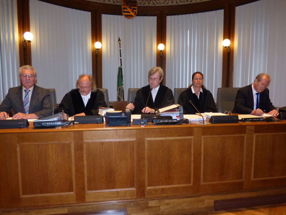 Die 1. Strafkammer unter Vorsitz von Hans Jagenlauf (M.). Foto: Lucas Böhme