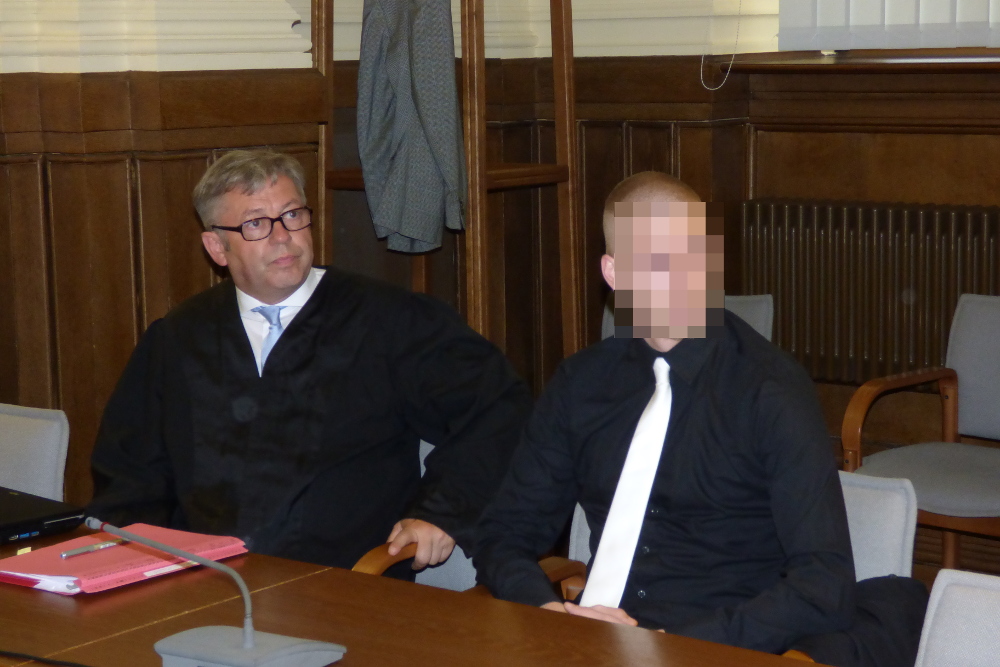 Marcus V. (28), hier mit seinem Verteidiger Malte Heise, soll sich einer psychiatrischen Begutachtung unterziehen. Foto: Lucas Böhme