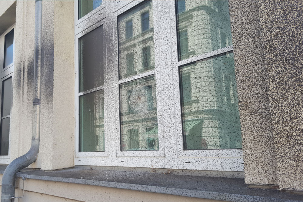 Die angegriffene Polizeiaußenstelle in der Weißenfelser Straße. Foto: L-IZ.de