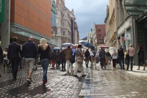 Fußgänger in der Grimmaischen Straße. Foto: Ralf Julke