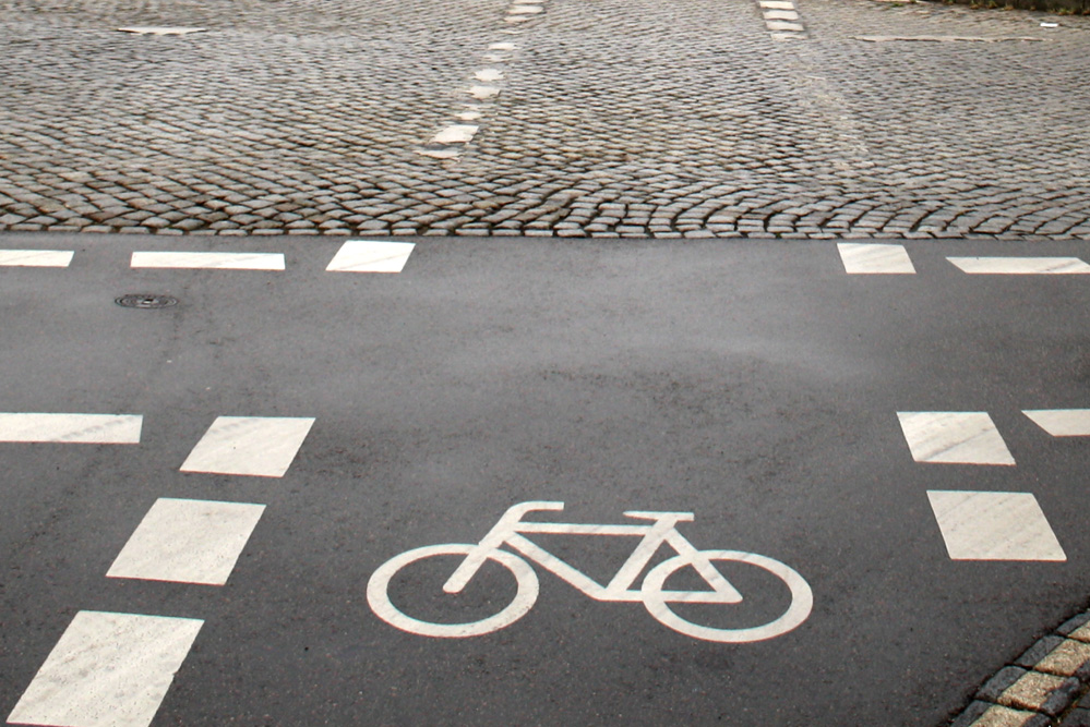 Radweg an der Max-Liebermann-Straße. Foto: Ralf Julke