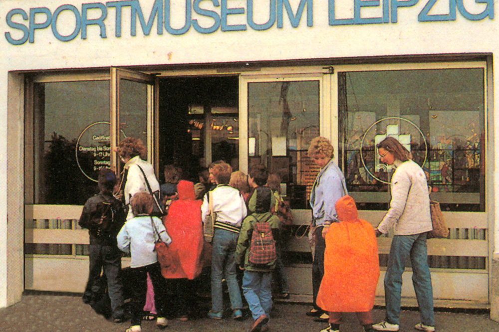Sportmuseum auf der Dammkrone Zentralstadion. Foto: Stadtgeschichtliches Museum / W. Zeyen