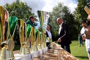 Der Max und Leo Bartfeld Pokal im Rahmen des Internationalen Fußballbegegnungsfestes erhält den Julius Hirsch-Preis 2017. Foto: L-IZ.de