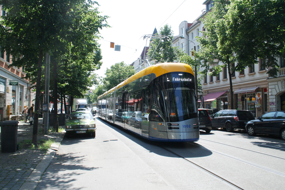 Bornaische Straße - hier mit der neuen XL-Straßenbahn. Foto: Ralf Julke