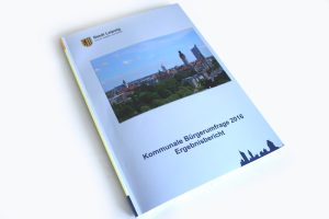 Der Bericht zur Bürgerumfrage 2016. Foto: Ralf Julke