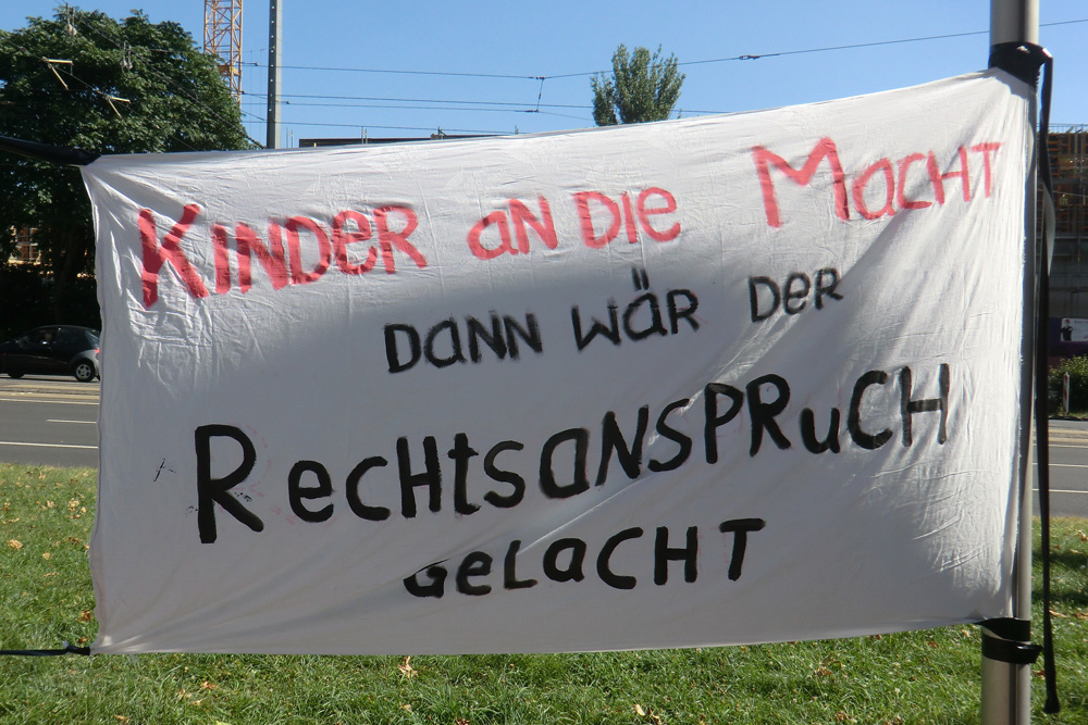 Kita-Protest 2013 vorm Neuen Rathaus. Foto: Marko Hofmann