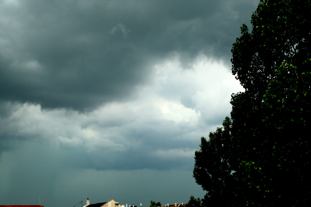Der Regen kommt ... Foto: Ralf Julke