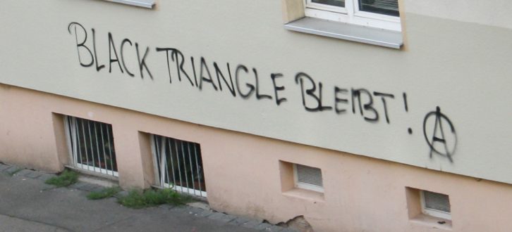 Graffiti zum Black Triangle. Foto: Ralf Julke