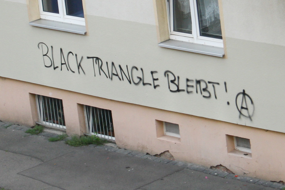 Graffiti zum Black Triangle. Foto: Ralf Julke