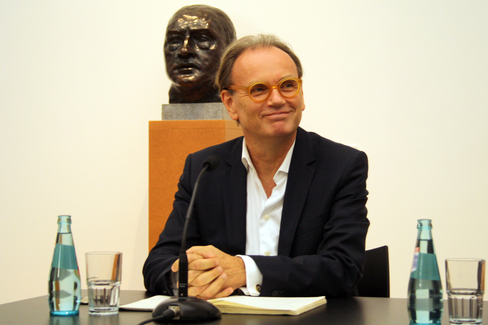 Dr. Alfred Weidinger beim ersten Pressetermin als Direktor. Foto: Ralf Julke